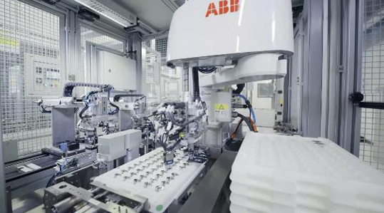 携手海拉，ABB打造汽车电子制造的新未来