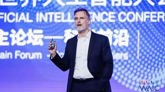 2019WAIC精彩回放 | “现代AI教父” 施米德胡贝寄望上海：希望成为AI发展策源地